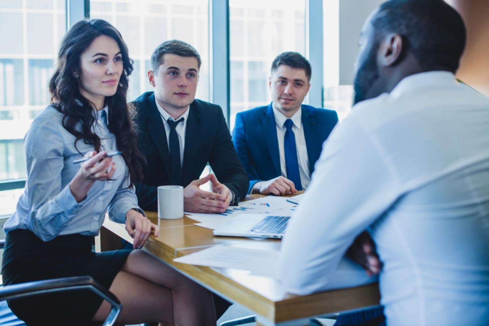 Dashboard di controllo finanziario e indicatori di performance economica